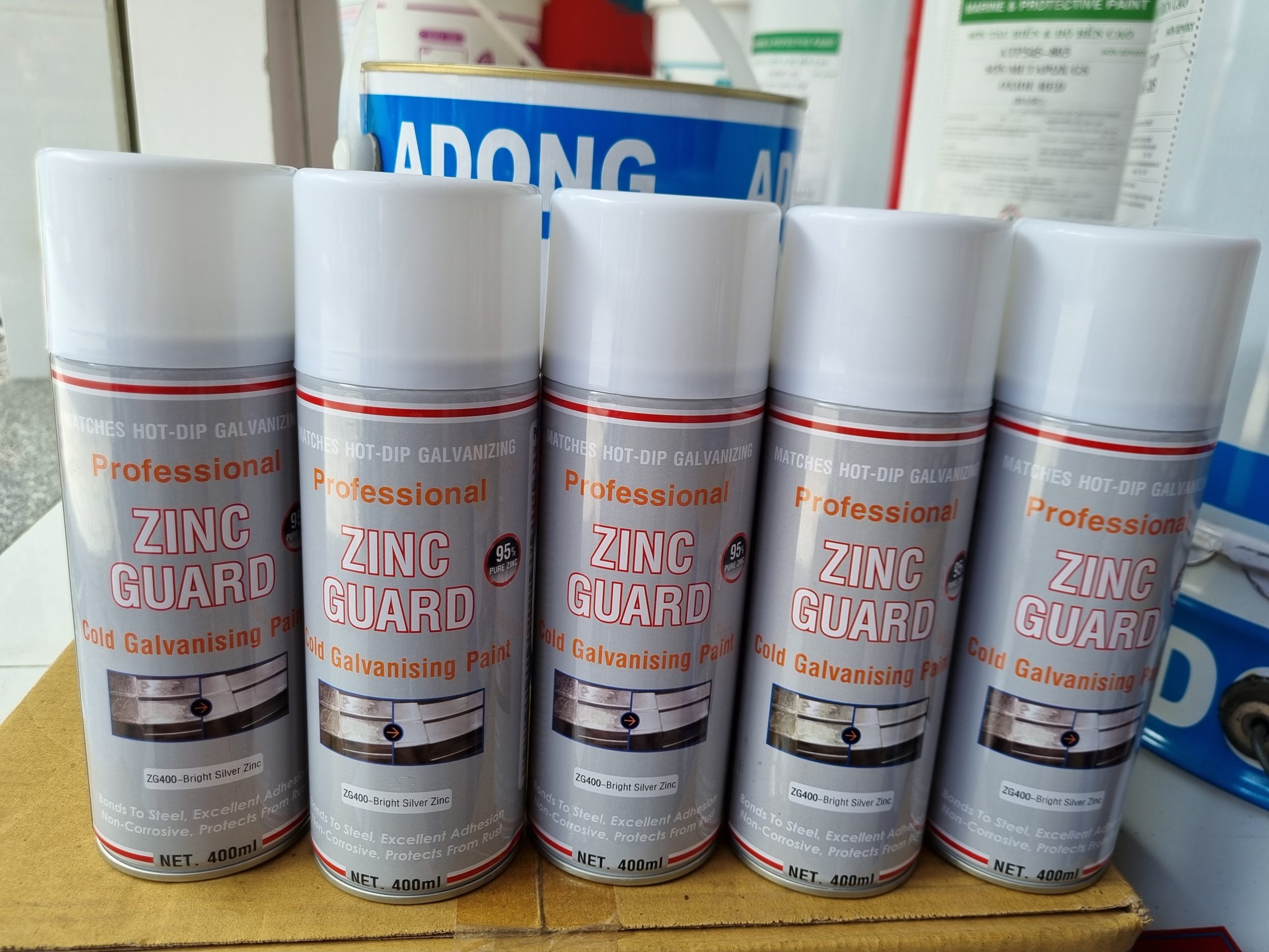 Bảo Vệ Bề Mặt Kim Loại Mạnh Mẽ Với Sơn Mạ Kẽm Zincguard 400 Bảo Vệ Bề Mặt Kim Loại Mạnh Mẽ Với Sơn Mạ Kẽm Zincguard 400