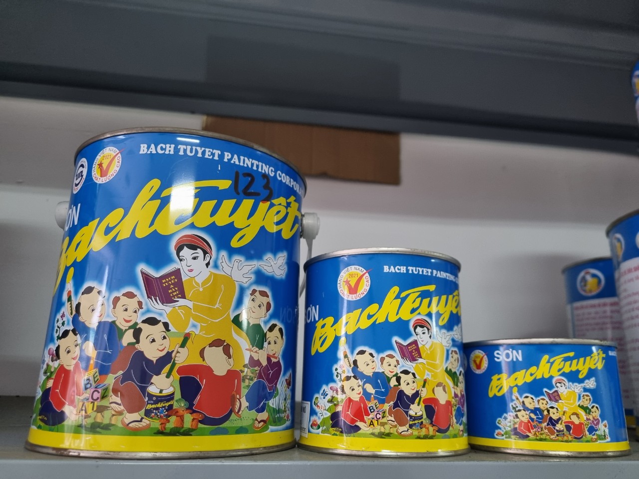 Tại Sao Sơn Dầu Bạch Tuyết Luôn Dẫn Đầu Về Chất Lượng?