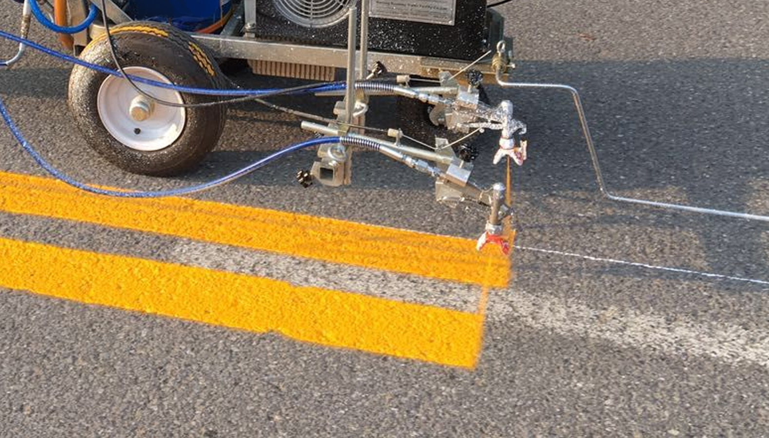 Hình ảnh Sơn Joton Joway Aqua vàng 153 – Màu bền, đẹp, chuẩn