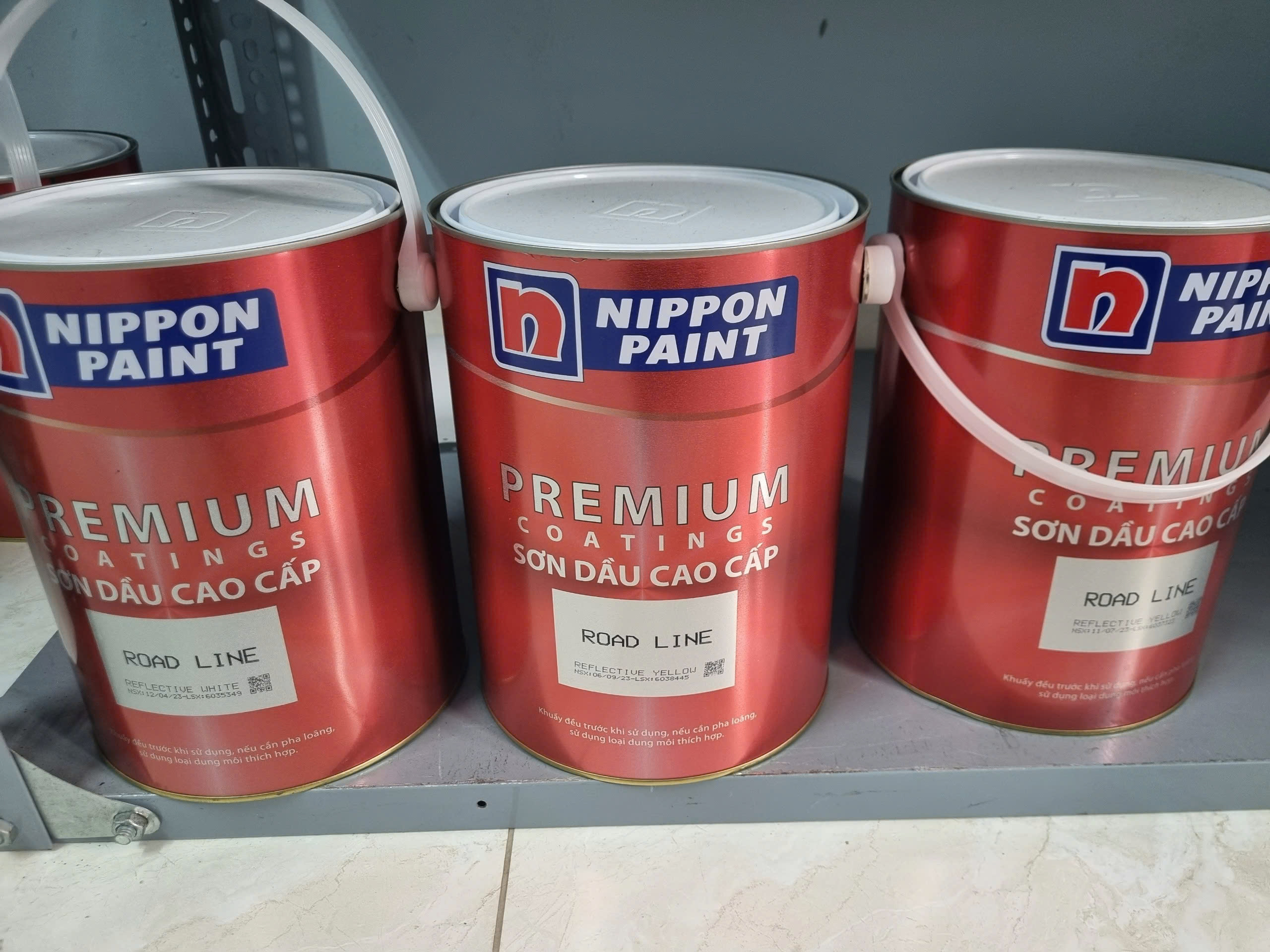 Hình ảnh Top Lý Do Nên Chọn Sơn Phản Quang Nippon Màu Vàng Cho Công Trình
