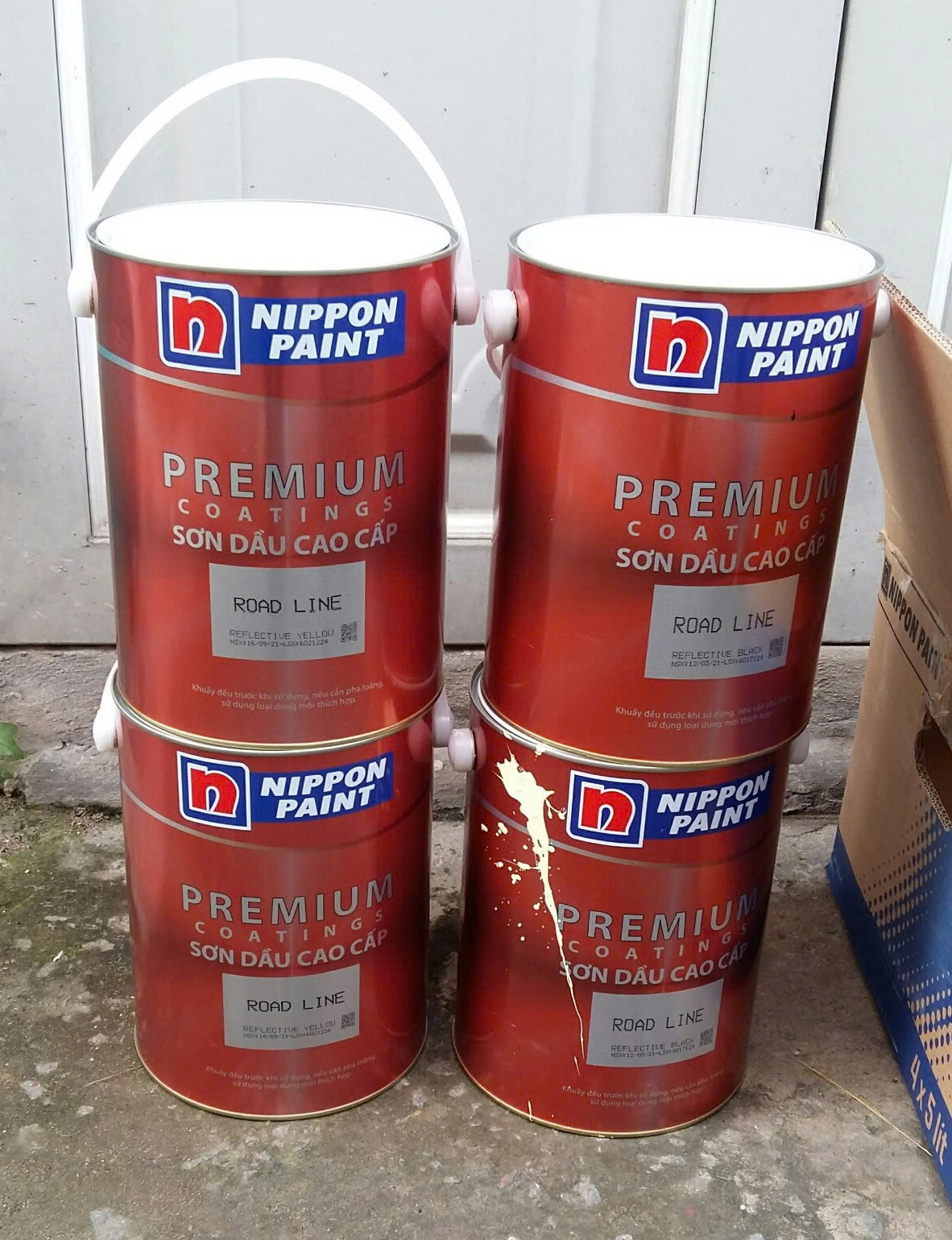 Hình ảnh Ứng dụng sơn phản quang Nippon màu trắng thực tế